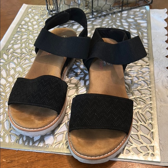 Bob’s Women's Black Sandals size 8 - Picture 1 of 8